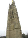 La tour emblmatique de Bordeaux, Pey Berland, sur la place derrire la cathdrale