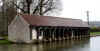 Superbe lavoir avec arche en bois