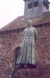 La statue  l'entre de l'glise de Trhorenteuc