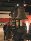 Les cloches dans le hall d'accueil du muse