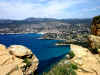 Cassis au fond de sa crique