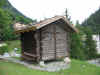 La petite chapelle??? qui surplombe le village