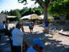 Travail trs srieux... le jeu de boule sur la seule place plane
