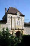 Maison forte trs belle mais....