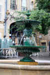 Fon taine de la place Jeanne d'Arc