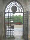 Grille d'entre de la cour