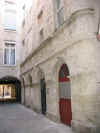 Dans les rues troites