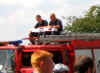 Les pompiers pendant leur repas sur la terrase... de leur camion